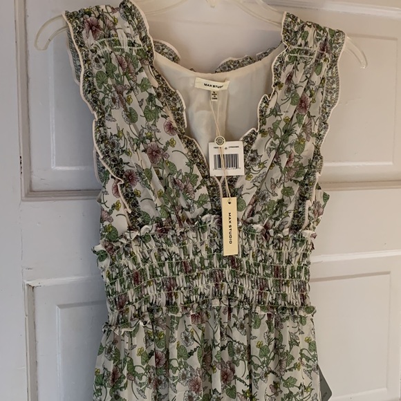 Max Studio Dresses & Skirts - Max Studio CRMANME floral print maxi dress w smocked waist, fully lined, szS